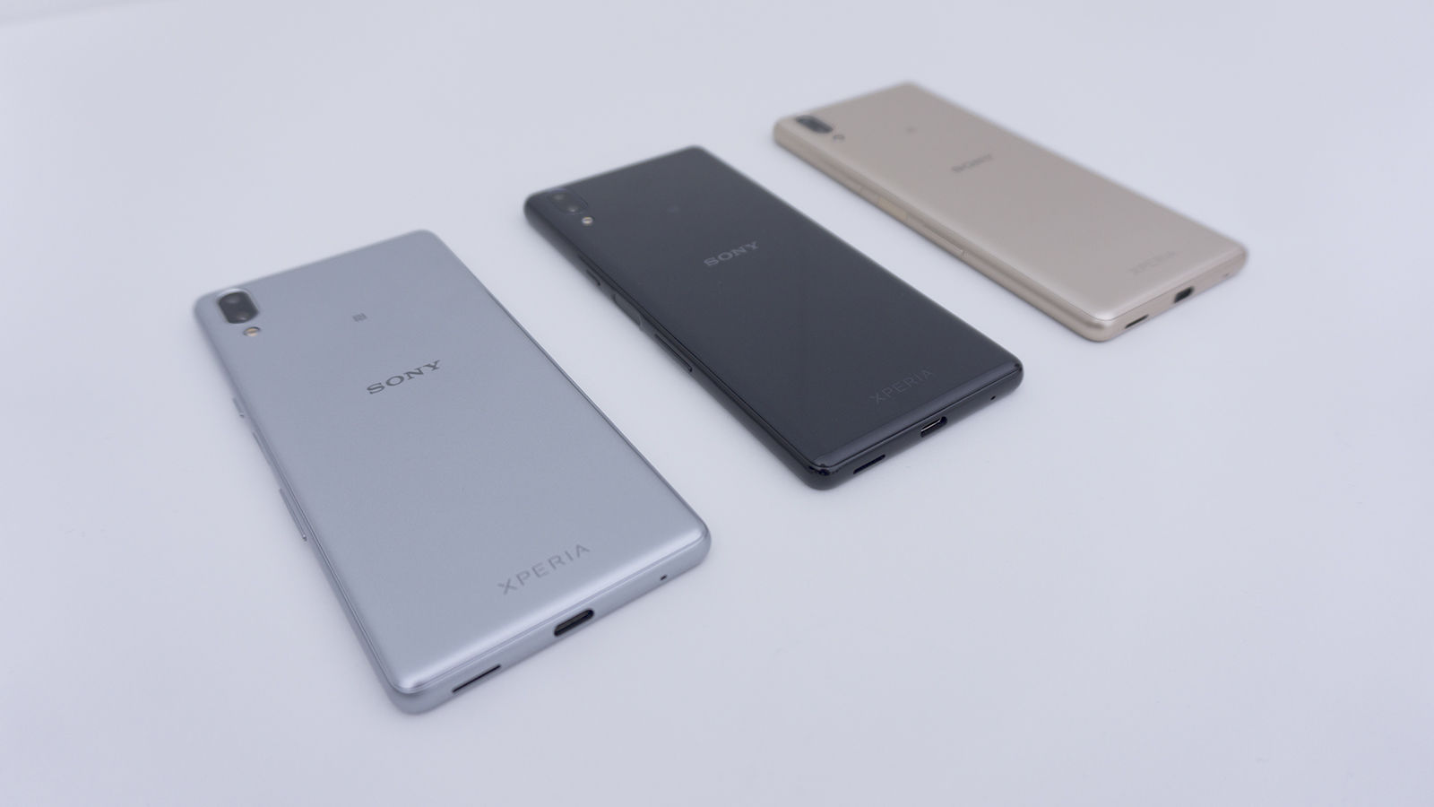 المقارنة الكاملة بين هواتف Sony المتوسطة الجديدة Sony Xperia 10 Plus وXperia 10 وXperia L3