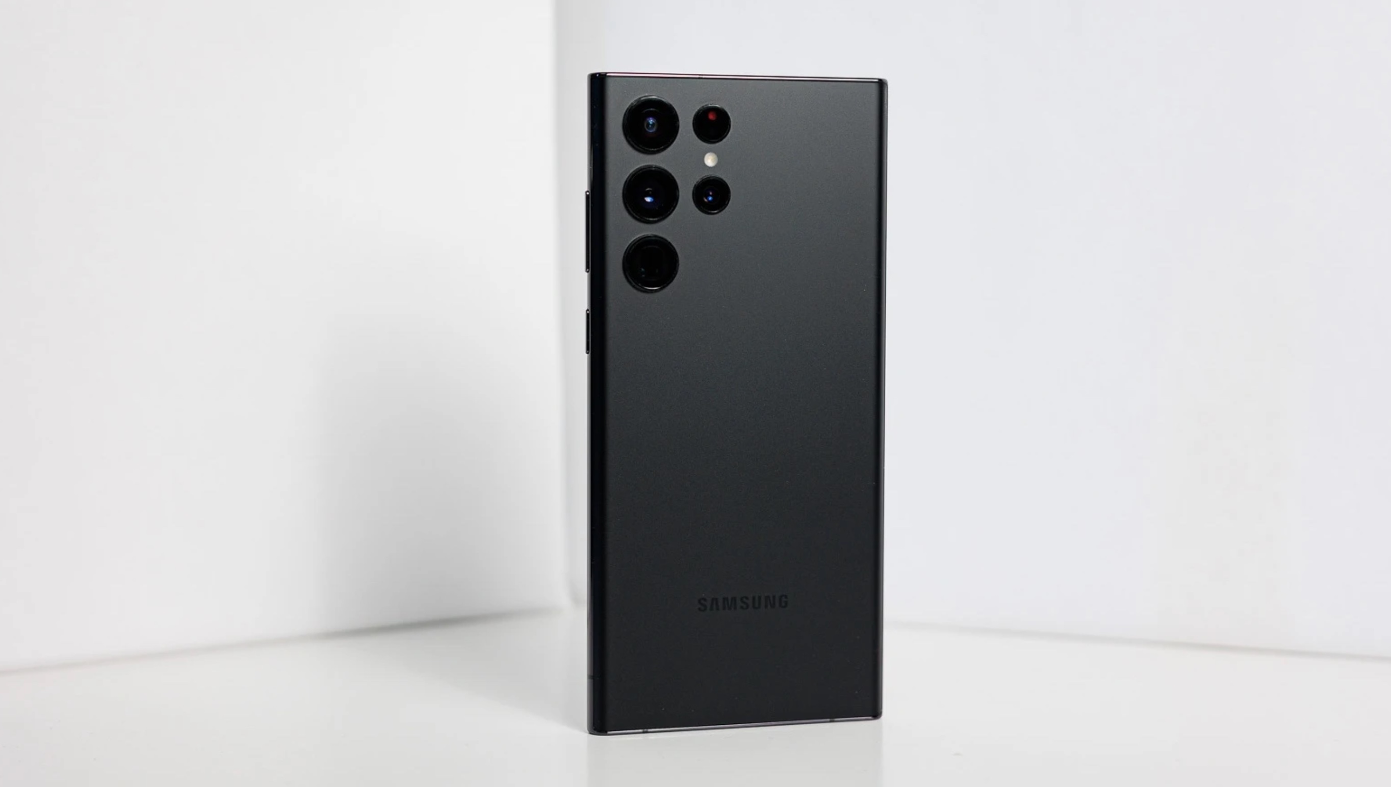 هاتف Samsung Galaxy S23 Ultra من سامسونج، لن يتم تحديث بطاريته
